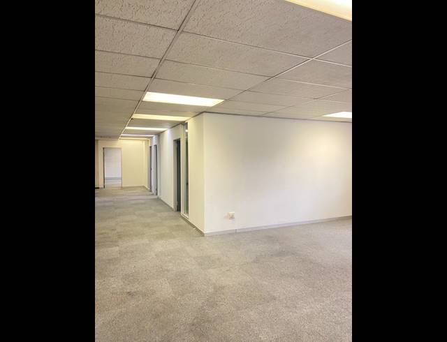 1,098M² WAREHOUSE TO LET IN PAULSHOF